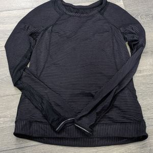 Size 6 lululemon run top.